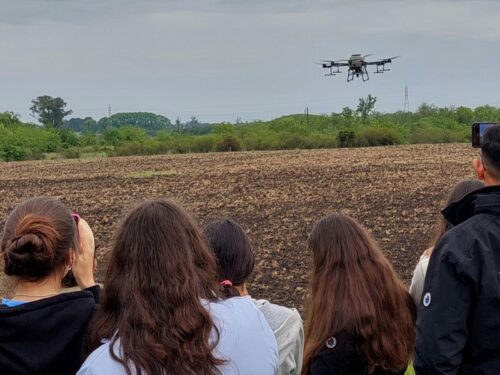 Lee más sobre el artículo Siembra con Drones – Escuela Agraria Tacuarembó