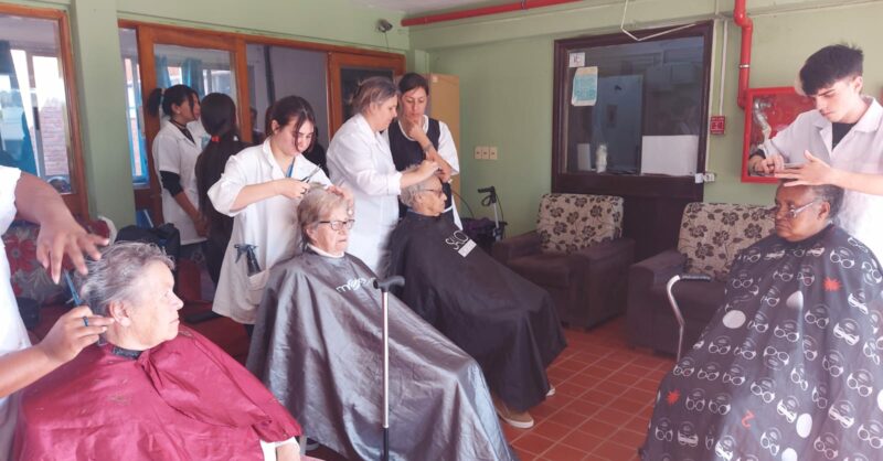 Visita al Hogar de Ancianos – Escuela Técnica  de Río Branco