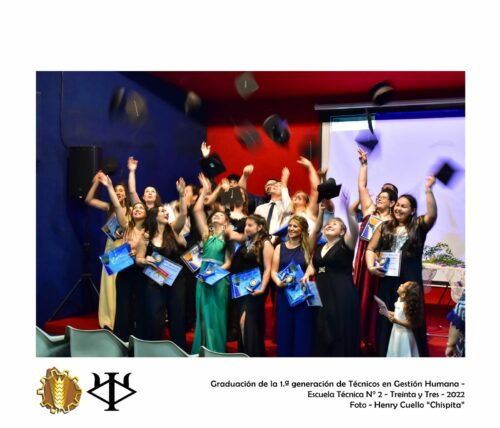 Lee más sobre el artículo Graduación de la 1era generación de Técnicos en Gestión Humana Escuela Técnica N°2 – Treinta y Tres – 2022