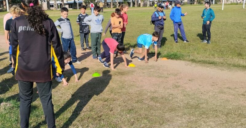 JORNADA DE INTEGRACIÓN CON ALUMNOS DE EMT 1º, 3º AÑO DE DEPORTE Y LAS ESCUELAS PRIMARIAS DE PUNTA DEL DIABLO Y AGUAS DULCES