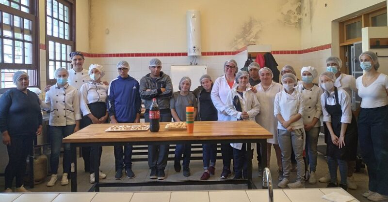 E.T.S.R – Visita de la Escuela 132 al taller de gastronomía.