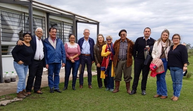 En este momento estás viendo Escuela Agraria Tacuarembó, Anexo Carumbé recibe visita de Autoridades