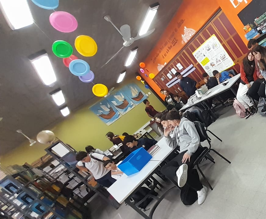En este momento estás viendo Emocionante jornada en la Biblioteca de la Escuela Técnica Treinta y Tres en conmemoración del Día Nacional del Libro