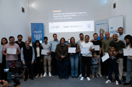 Entre deporte y educación: futbolistas profesionales culminaron su Educación Media Superior