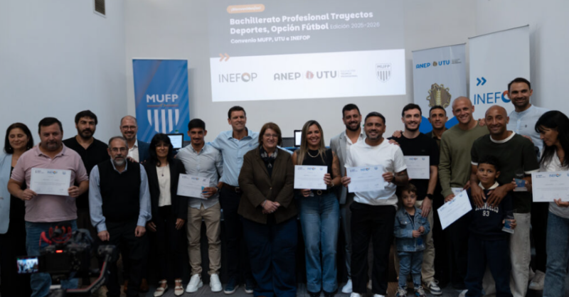 Entre deporte y educación: futbolistas profesionales culminaron su Educación Media Superior