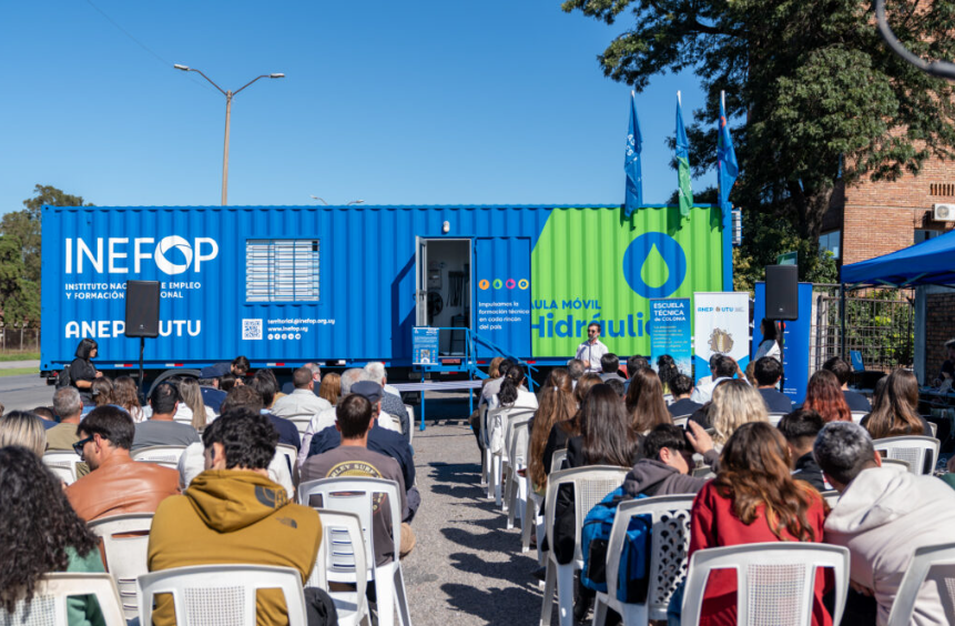 En este momento estás viendo INEFOP y UTU presentan en Colonia las aulas móviles para capacitar en todo el territorio