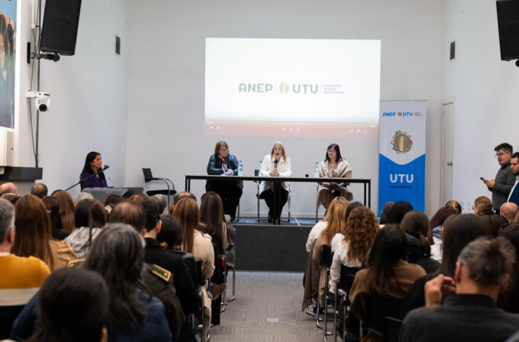 En este momento estás viendo Mujeres que vivencian la ciencia y la Educación Técnico Tecnológica