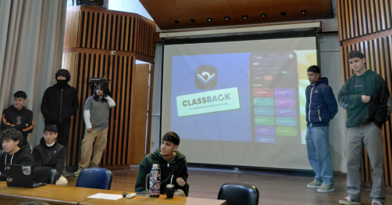 Estudiantes del Instituto Tecnológico Superior Arias Balparda desarrollaron la plataforma digital «ClassBack»