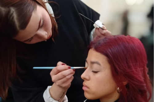 Estudiantes de la Escuela de Belleza participaron en un evento solidario en el Club Uruguay