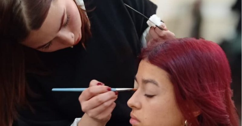 Estudiantes de la Escuela de Belleza participaron en un evento solidario en el Club Uruguay