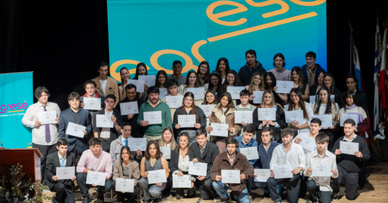 Young fue escenario de una nueva celebración de «Egresé»: más de 60 egresados recibieron sus títulos