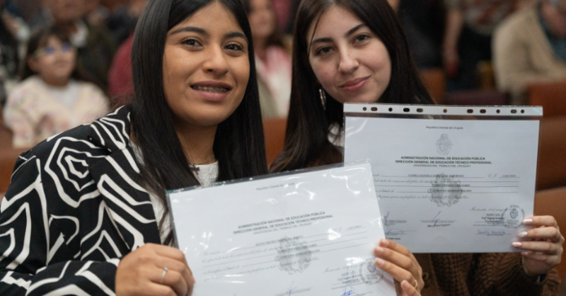 Más de 200 egresados celebraron y recibieron su título en Tacuarembó
