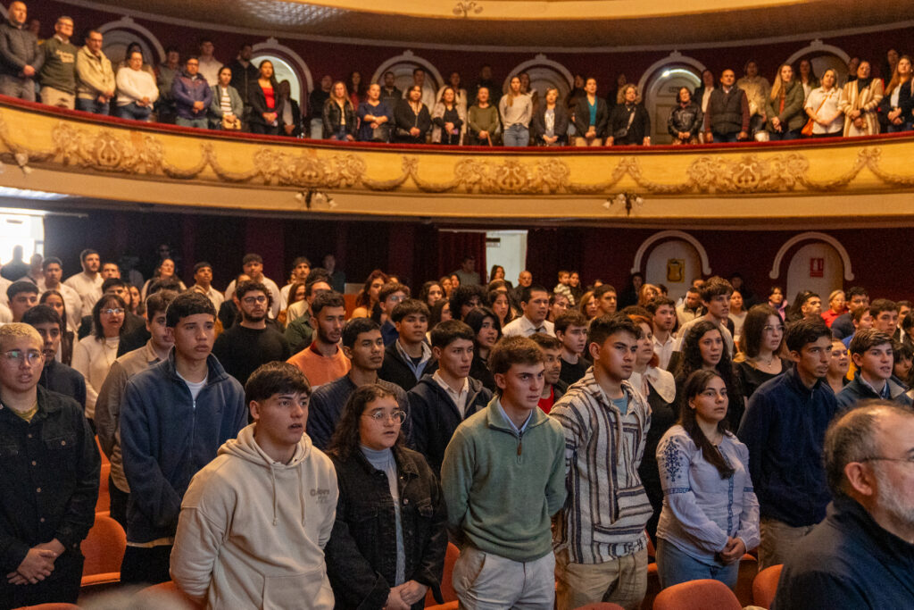 «Apostaron a quedarse y seguir formándose»: Salto celebró a una nueva generación de más de 350 egresados en todo el departamento