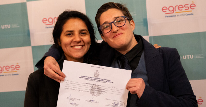 Más de 150 egresados recibieron sus títulos en una nueva ceremonia de «Egresé» en Fray Bentos