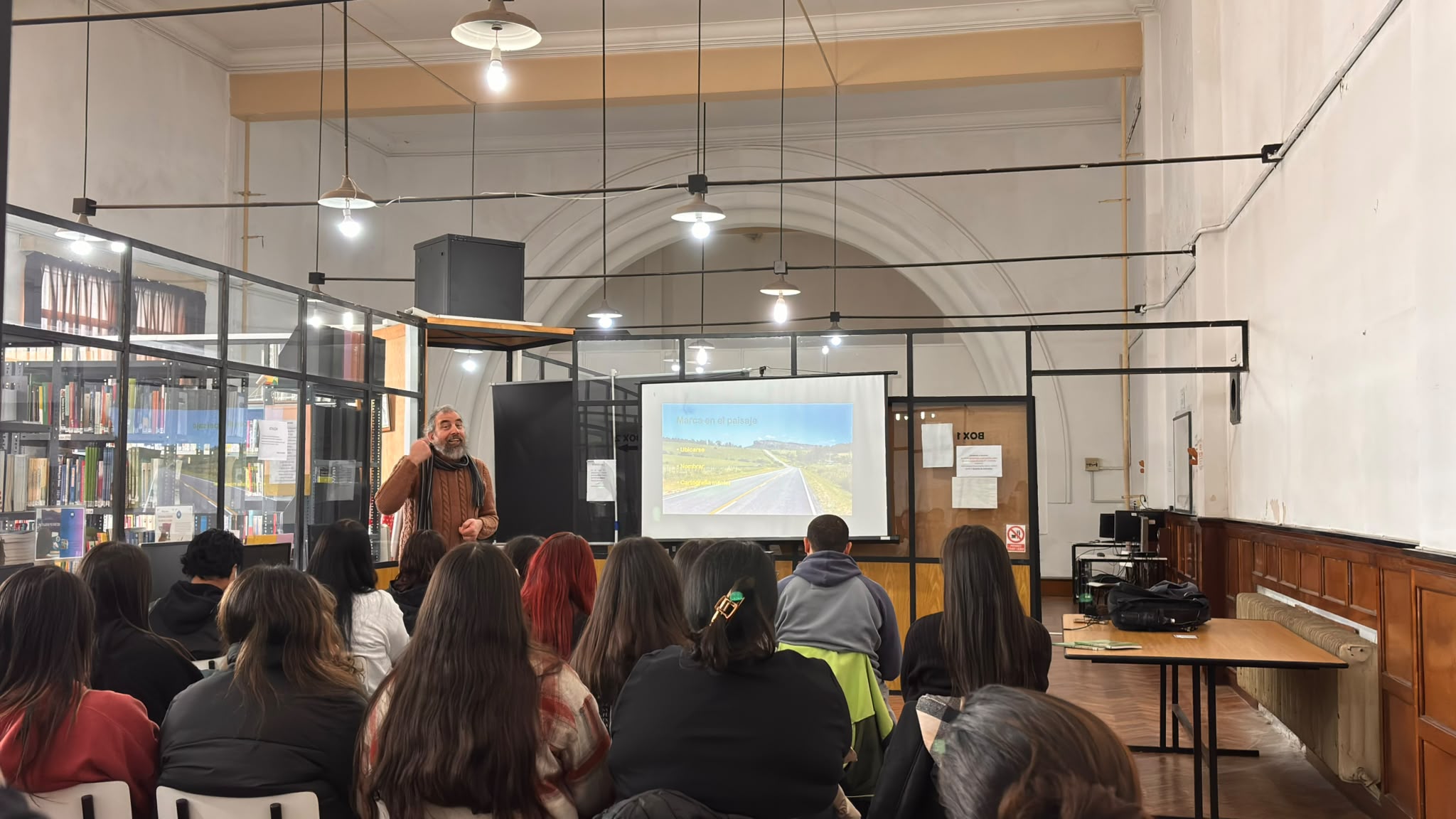 En este momento estás viendo Salidas Didácticas en Turismo: Charla en la Escuela Superior de Comercio Villa Muñoz