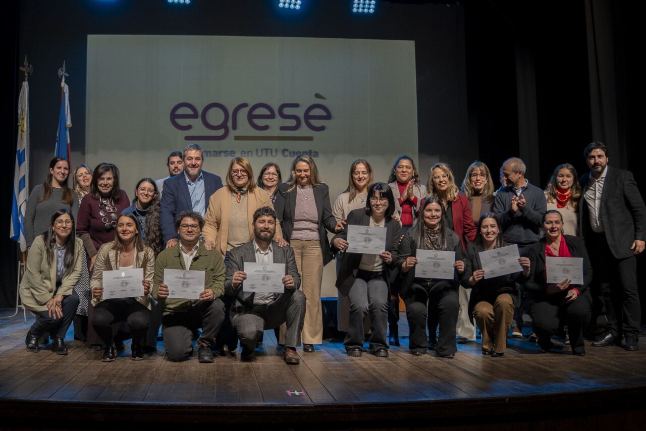 Egresados 2025 de Florida celebraron junto a la comunidad la entrega de sus diplomas